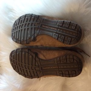 Skechers Relaxed FIT Air-Cooled Memory Foam